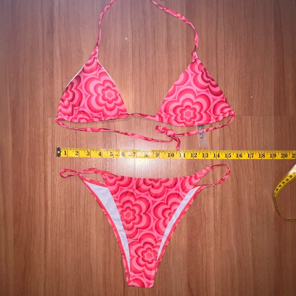 Red bikini - Picture 4 of 4